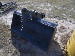 2-01112 (Equip.-Implement- misc.)  Seller:Private/Dealer EMAQ 60 INCH JD-HITACHI 200 BUCKET ATTAC