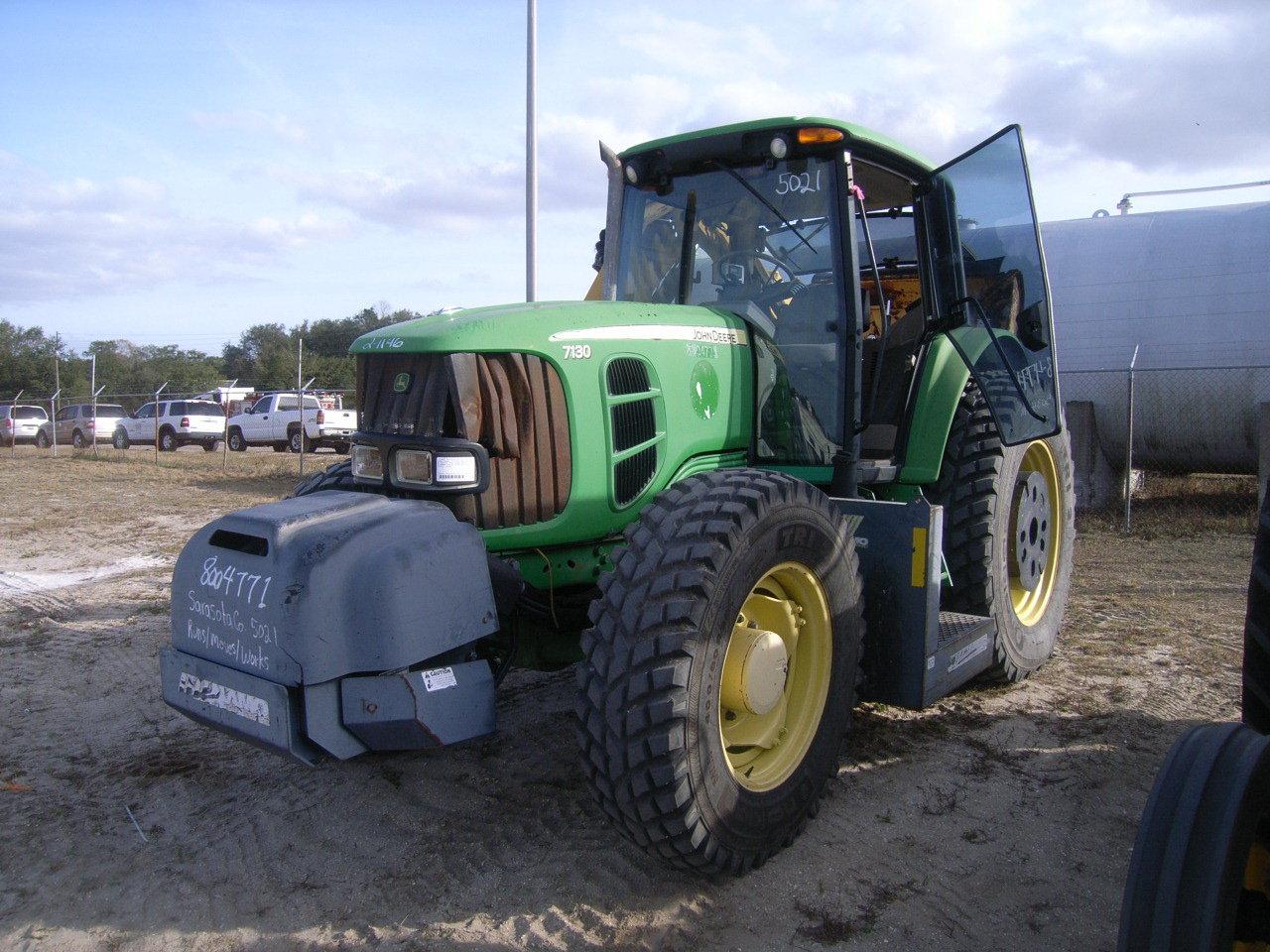 2-01146 (Equip.-Tractor)  Seller:Sarasota County Commissioners JOHN DEERE 7130 ENCLOSED CAB 4X4 TRAC