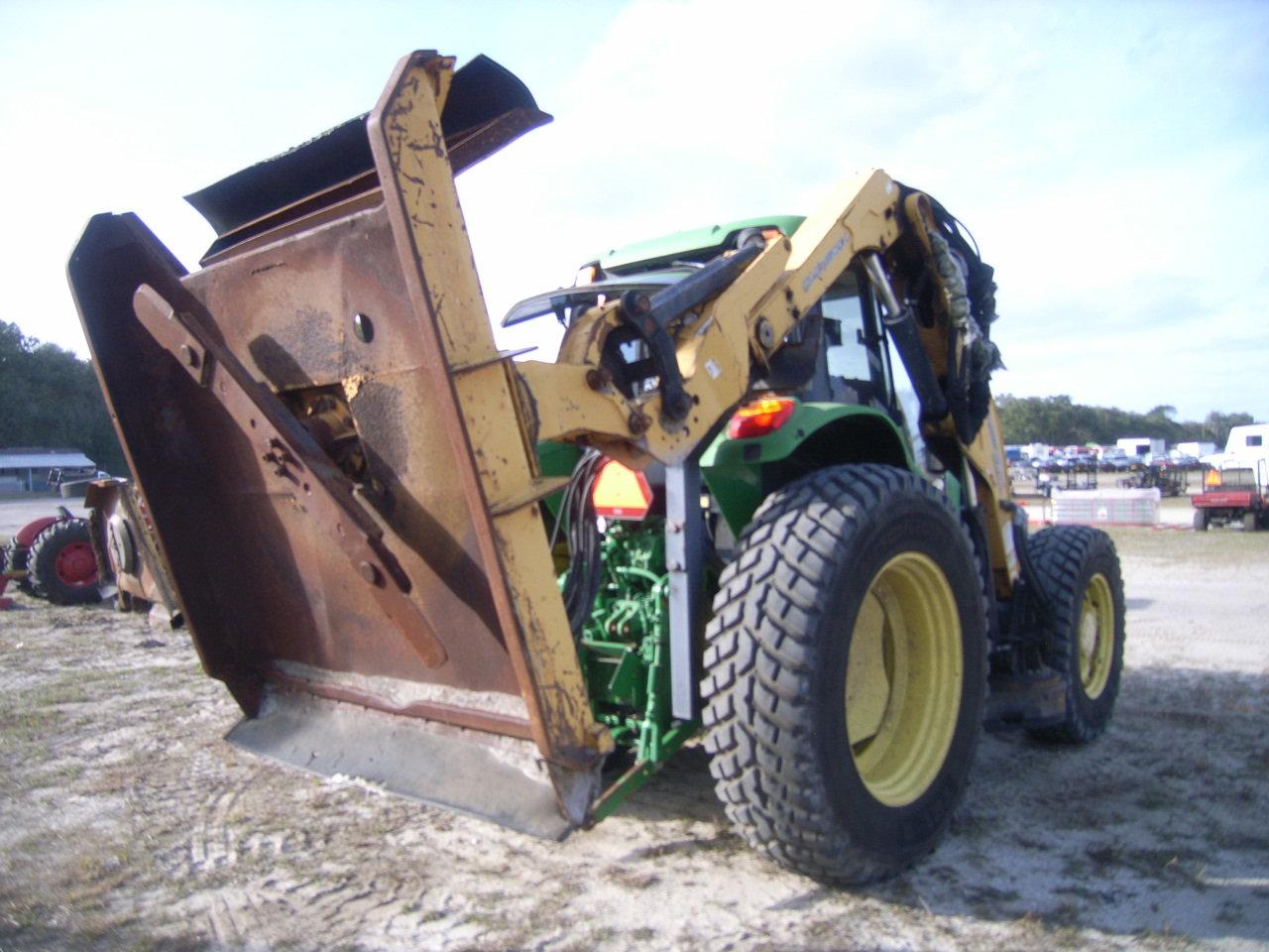 2-01146 (Equip.-Tractor)  Seller:Sarasota County Commissioners JOHN DEERE 7130 ENCLOSED CAB 4X4 TRAC