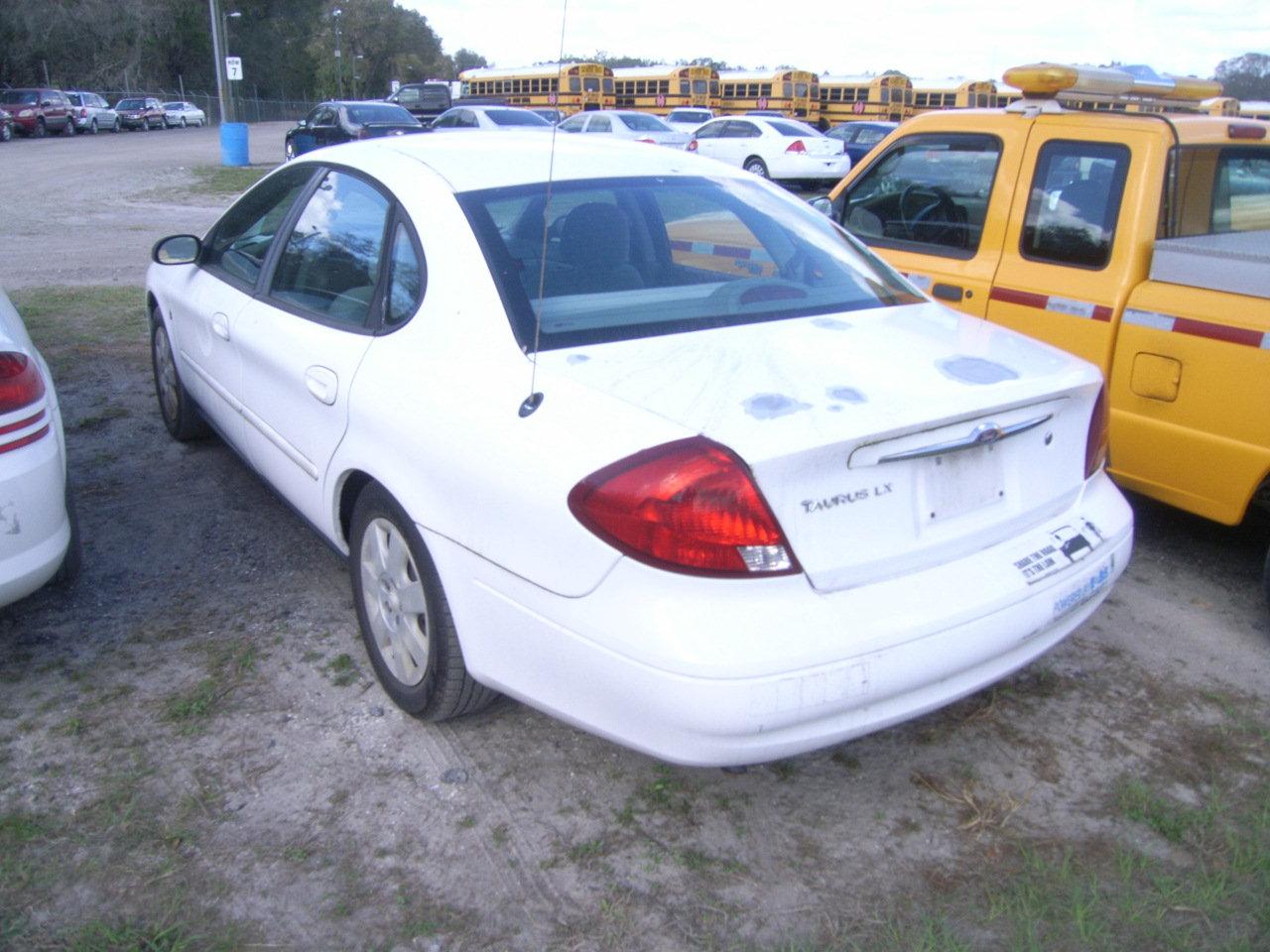 3-06111 (Cars-Sedan 4D)  Seller:Florida State DOT 2001 FORD TAURUS
