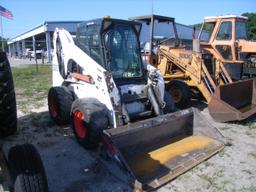 5-01134 (Equip.-Loader- skid steer)  Seller:Private/Dealer BOBCAT S300 CAB SKID STEER LOADER