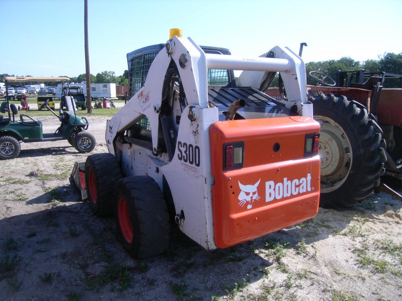 5-01134 (Equip.-Loader- skid steer)  Seller:Private/Dealer BOBCAT S300 CAB SKID STEER LOADER