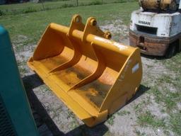 7-01136 (Equip.-Implement- misc.)  Seller:Private/Dealer 82 INCH LOADER BUCKET ATTACHMENT