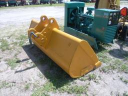 7-01136 (Equip.-Implement- misc.)  Seller:Private/Dealer 82 INCH LOADER BUCKET ATTACHMENT