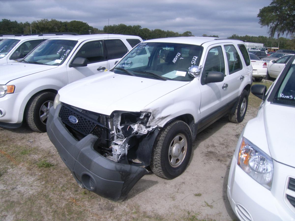 2-05122 (Cars-SUV 4D)  Seller:Hillsborough County B.O.C.C. 2007 FORD ESCAPE