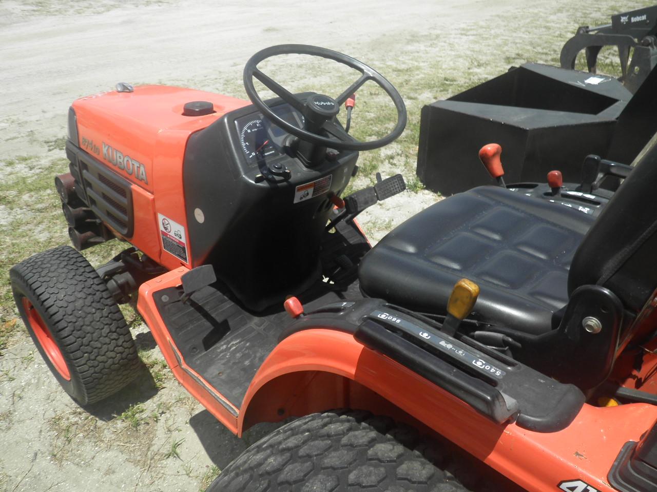 6-01122 (Equip.-Tractor)  Seller:Private/Dealer KUBOTA B7410 DIESEL TRACTOR WITH PTO