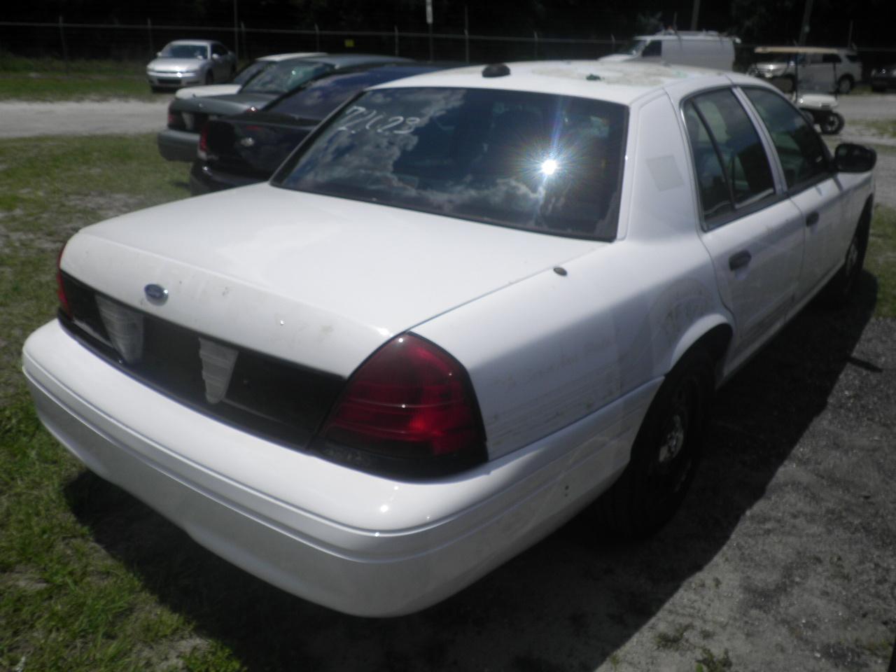 6-06113 (Cars-Sedan 4D)  Seller: Gov/Hillsborough County Sheriff-s 2008 FORD CROWNVIC