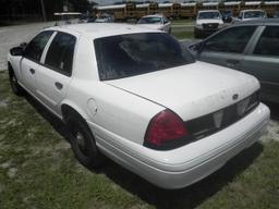 6-06110 (Cars-Sedan 4D)  Seller: Gov/Hillsborough County Sheriff-s 2010 FORD CROWNVIC