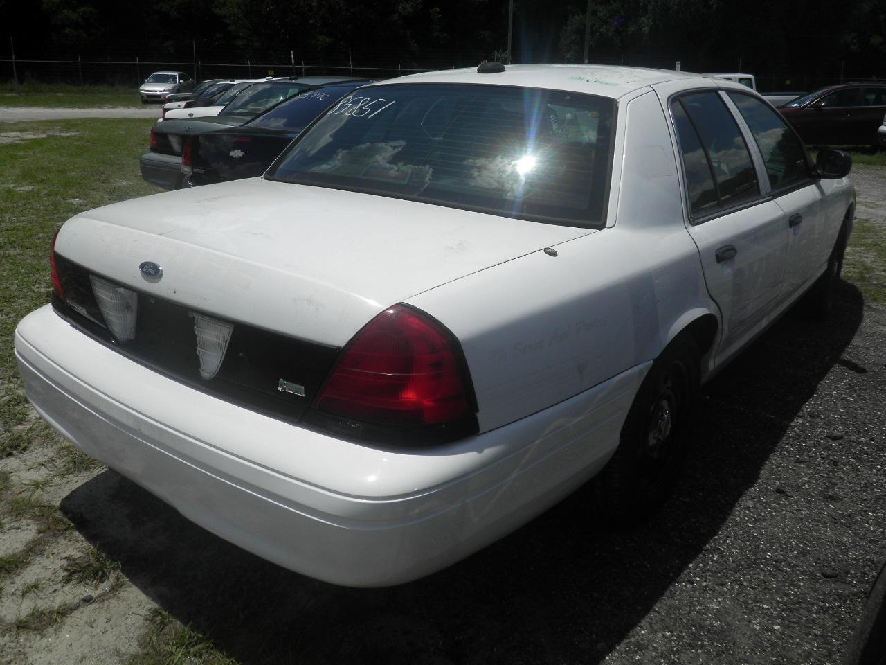 6-06118 (Cars-Sedan 4D)  Seller: Gov/Hillsborough County Sheriff-s 2011 FORD CROWNVIC