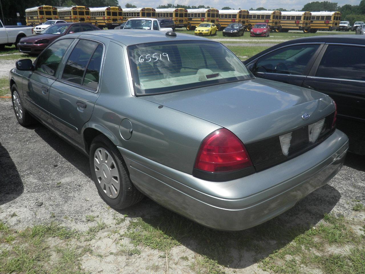 6-06116 (Cars-Sedan 4D)  Seller: Gov/Hillsborough County Sheriff-s 2006 FORD CROWNVIC