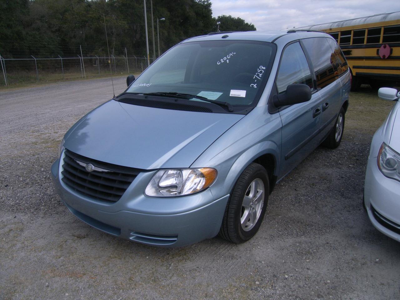 3-07110 (Cars-Van 4D)  Seller:Private/Dealer 2006 CHRY TOWN&COUN