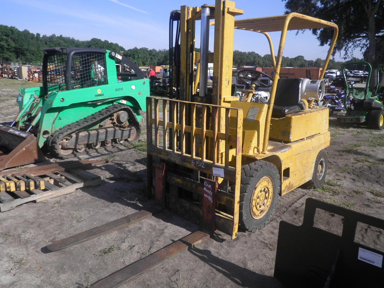 7-01128 (Equip.-Fork lift)  Seller:Private/Dealer BAKER FJF-050 SIDE SHIFT 5000LB RUBBER