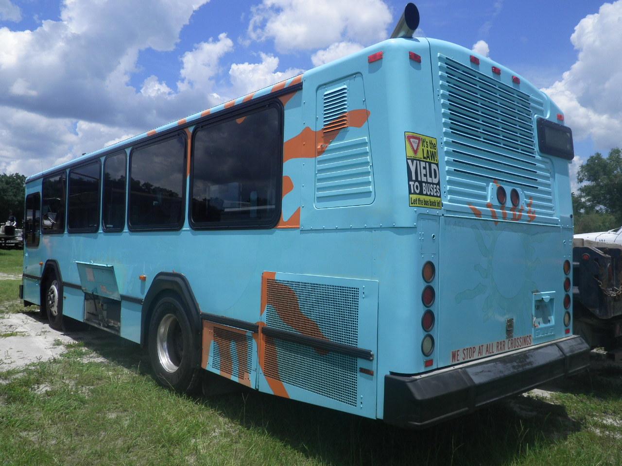 8-08131 (Trucks-Buses)  Seller: Gov/Manatee County 2004 GLLG C21A096N4