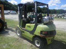 9-01122 (Equip.-Fork lift)  Seller:Private/Dealer CLARK CMP25L 4000LB L.P.G. FORKLIFT