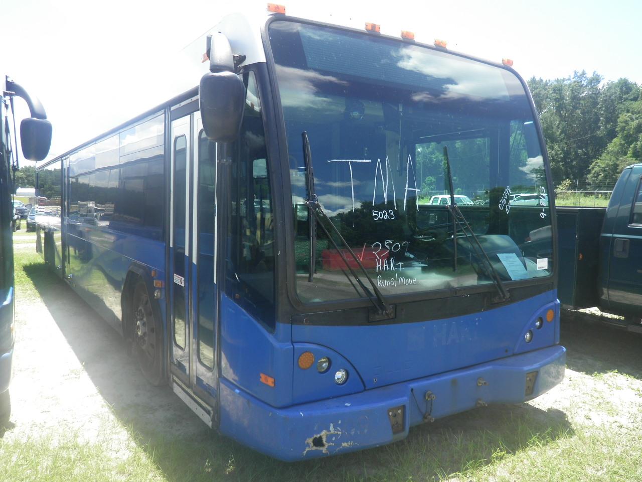 9-08113 (Trucks-Buses)  Seller: Gov/Hillsborough Area Regional Tra 2005 GLLG G21D102N4