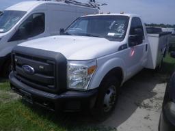 9-05128 (Trucks-Utility 2D)  Seller: Gov/Sarasota County Commissioners 2016 FORD F350