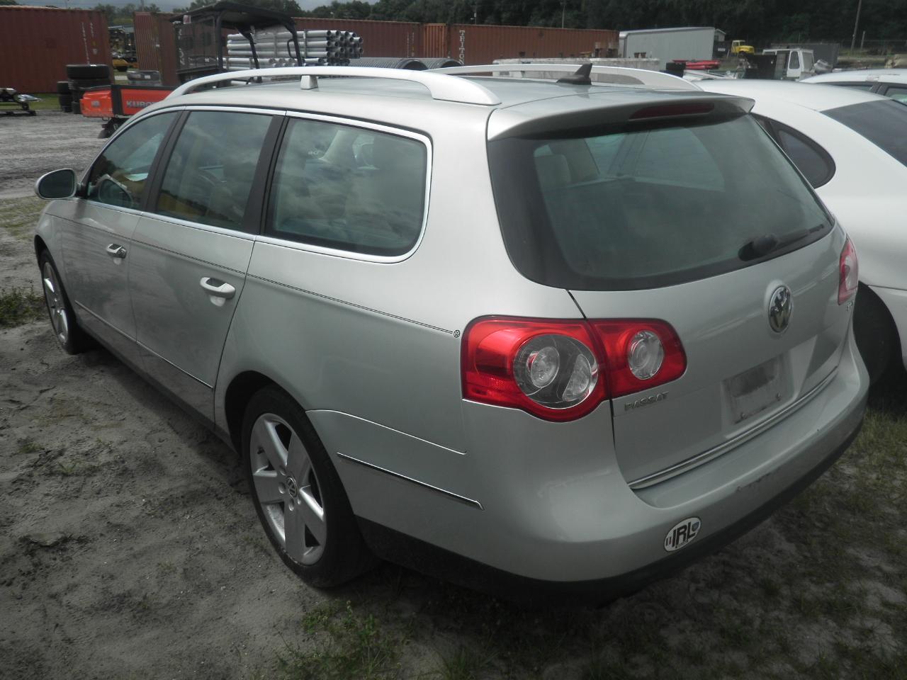 10-05137 (Cars-Wagon 4D)  Seller:Private/Dealer 2009 VOLK PASSAT