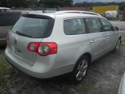 10-05137 (Cars-Wagon 4D)  Seller:Private/Dealer 2009 VOLK PASSAT