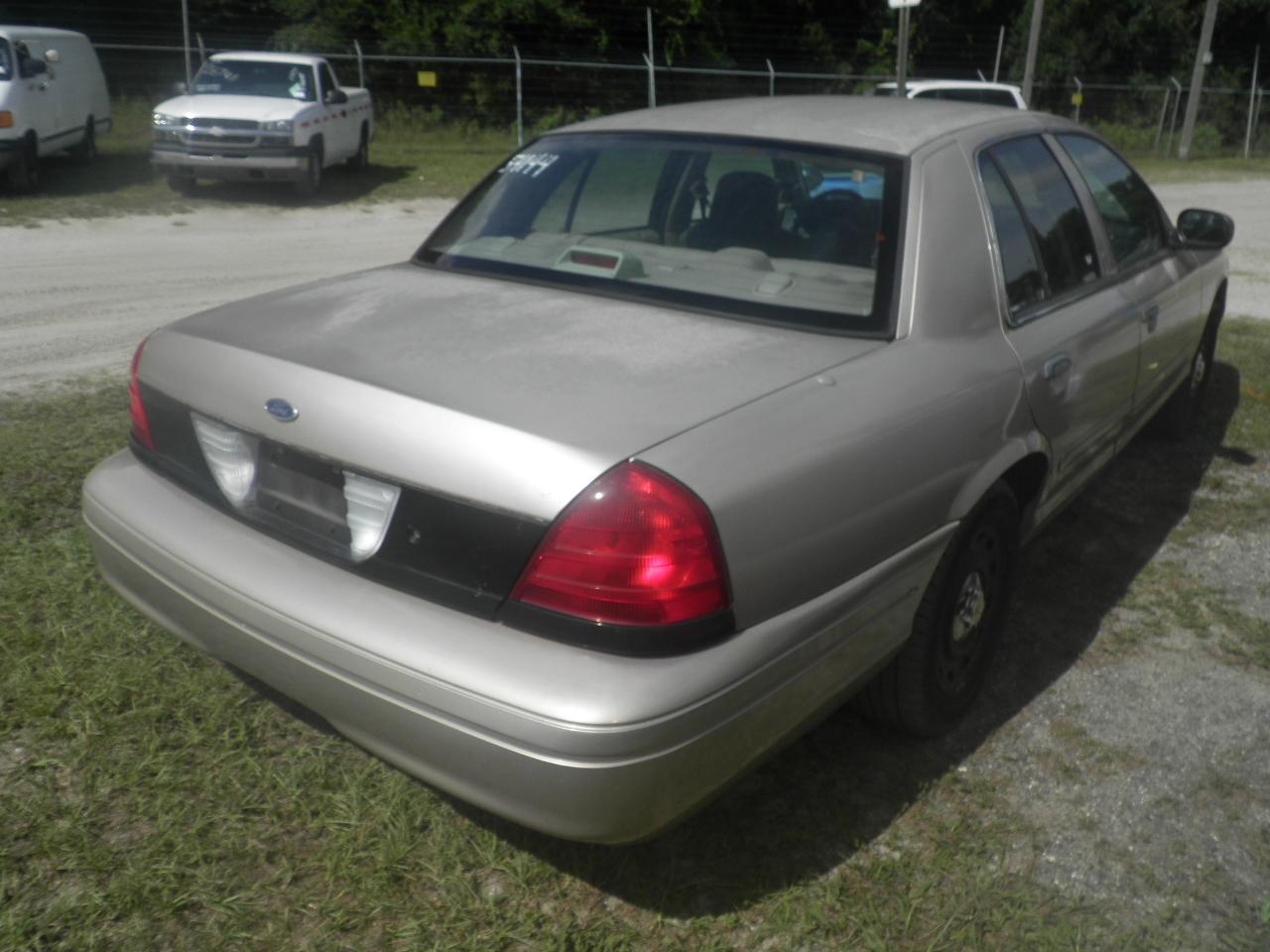 11-06110 (Cars-Sedan 4D)  Seller: Gov/Hillsborough County Sheriff-s 2003 FORD CROWNVIC