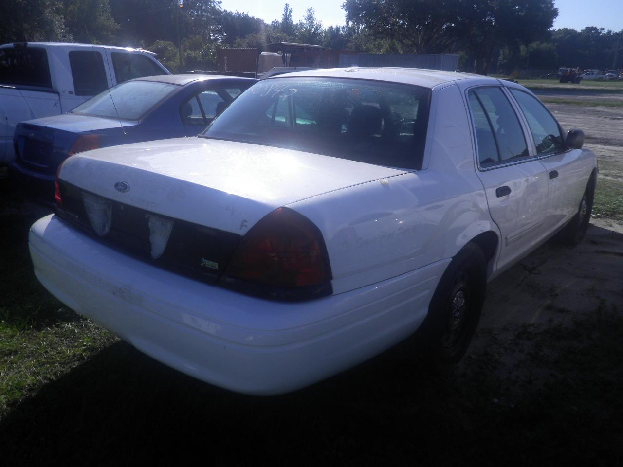 11-05122 (Cars-Sedan 4D)  Seller: Gov/Hillsborough County Sheriff-s 2010 FORD CROWNVIC