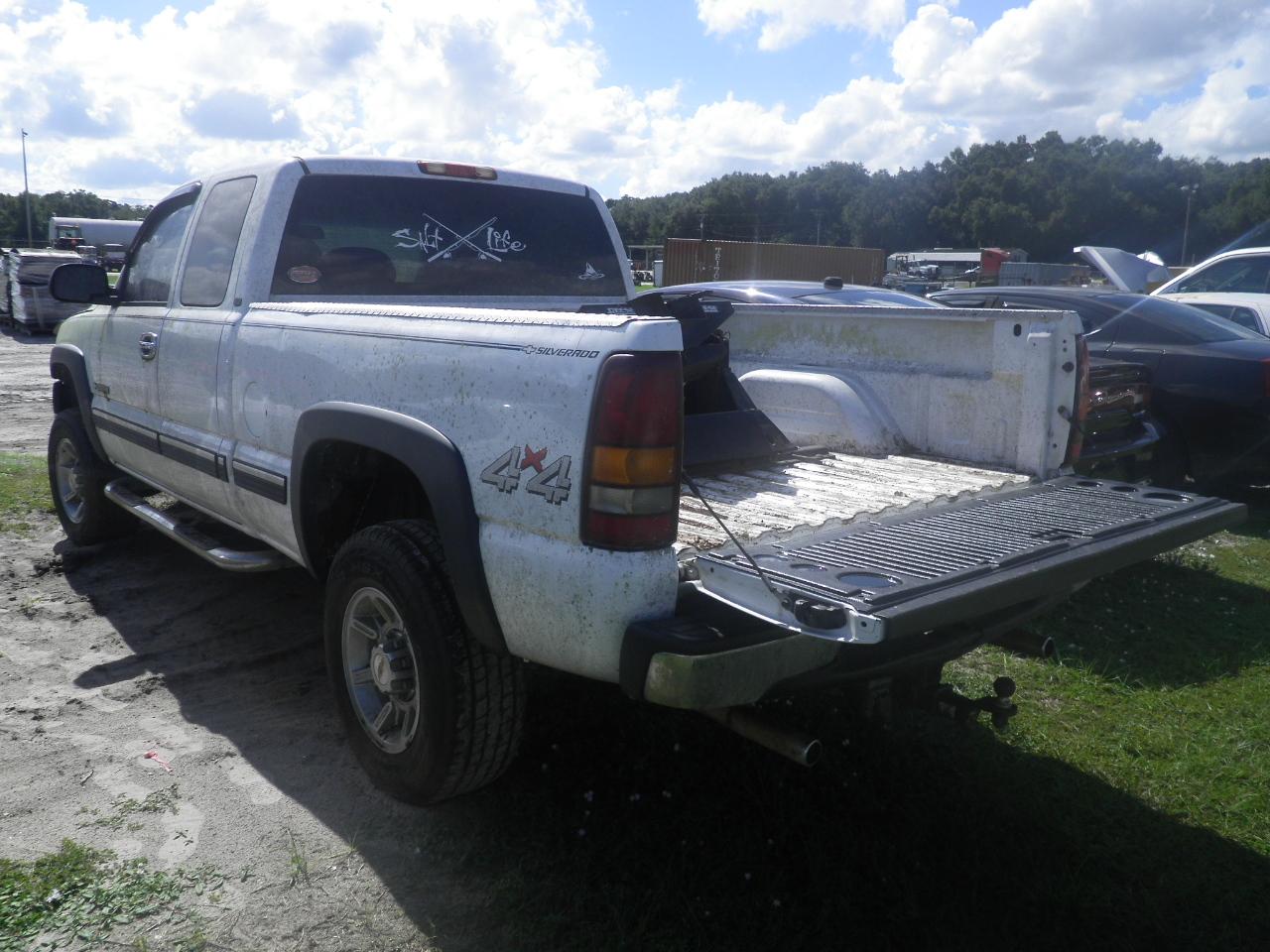 11-05129 (Trucks-Pickup 2D)  Seller: Florida State L.E.T.F. 2002 CHEV 2500