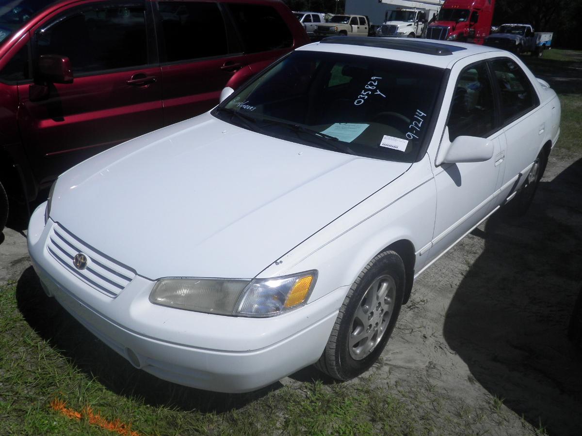 11-07125 (Cars-Sedan 4D)  Seller:Private/Dealer 1997 TOYT CAMRY