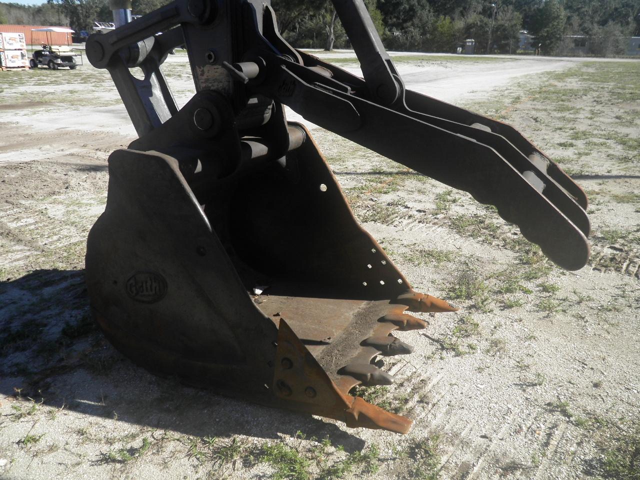 1-01150 (Equip.-Excavator)  Seller:Private/Dealer VOLVO EC240B-LC TRACK EXCAVATOR- SWING