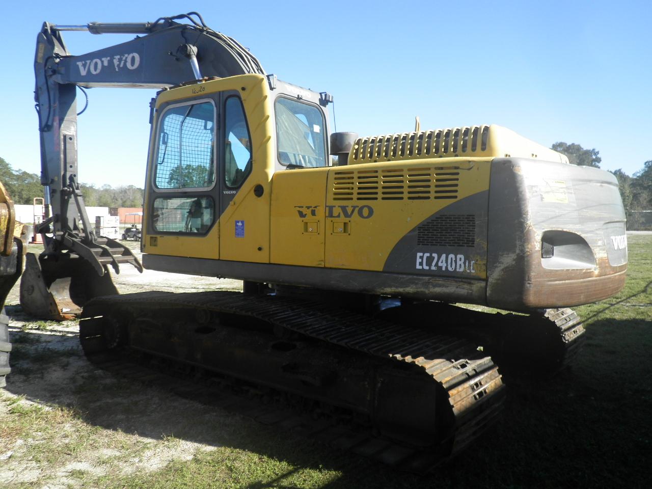 1-01150 (Equip.-Excavator)  Seller:Private/Dealer VOLVO EC240B-LC TRACK EXCAVATOR- SWING