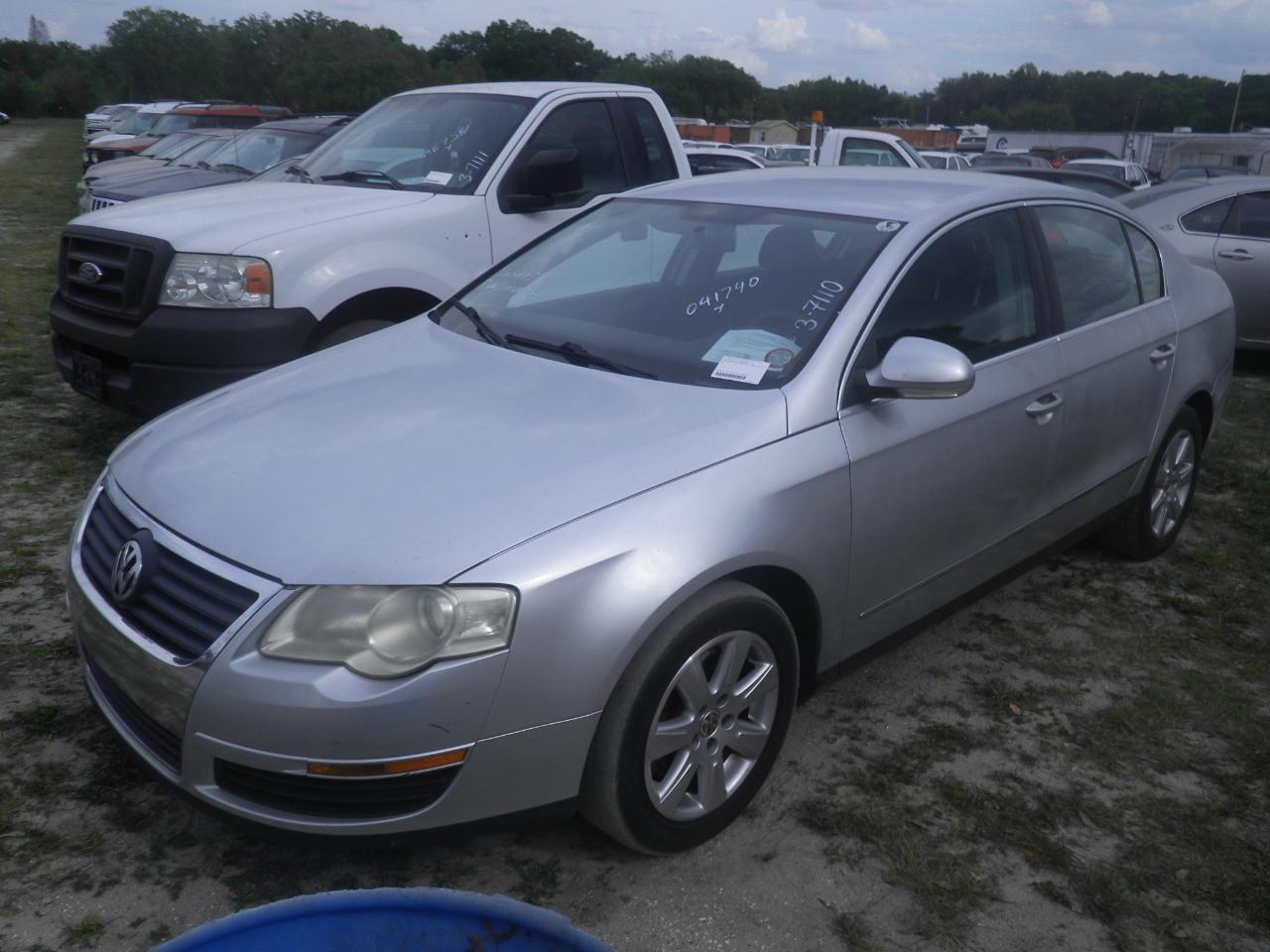 3-07110 (Cars-Sedan 4D)  Seller:Private/Dealer 2008 VOLK PASSAT