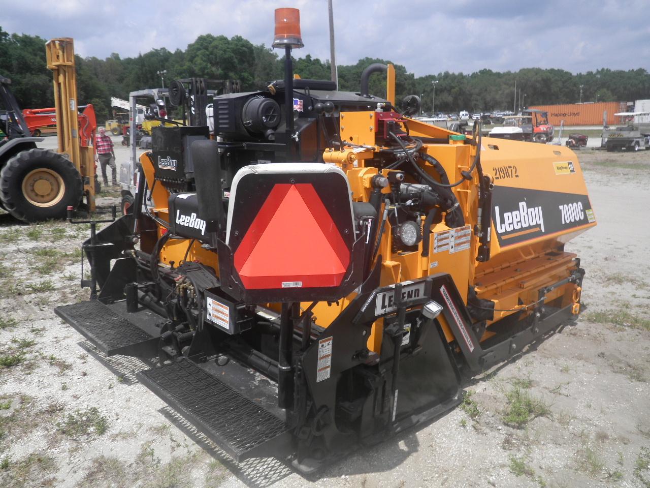 6-01154 (Equip.-Asphalt paver)  Seller: Gov-City of St.Petersburg LEE BOY 7000C