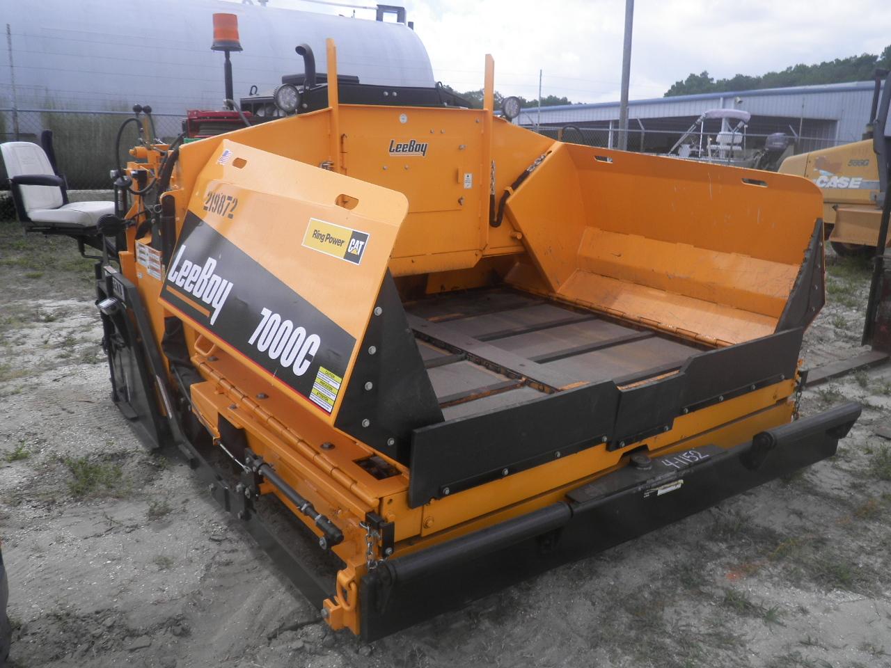 6-01154 (Equip.-Asphalt paver)  Seller: Gov-City of St.Petersburg LEE BOY 7000C