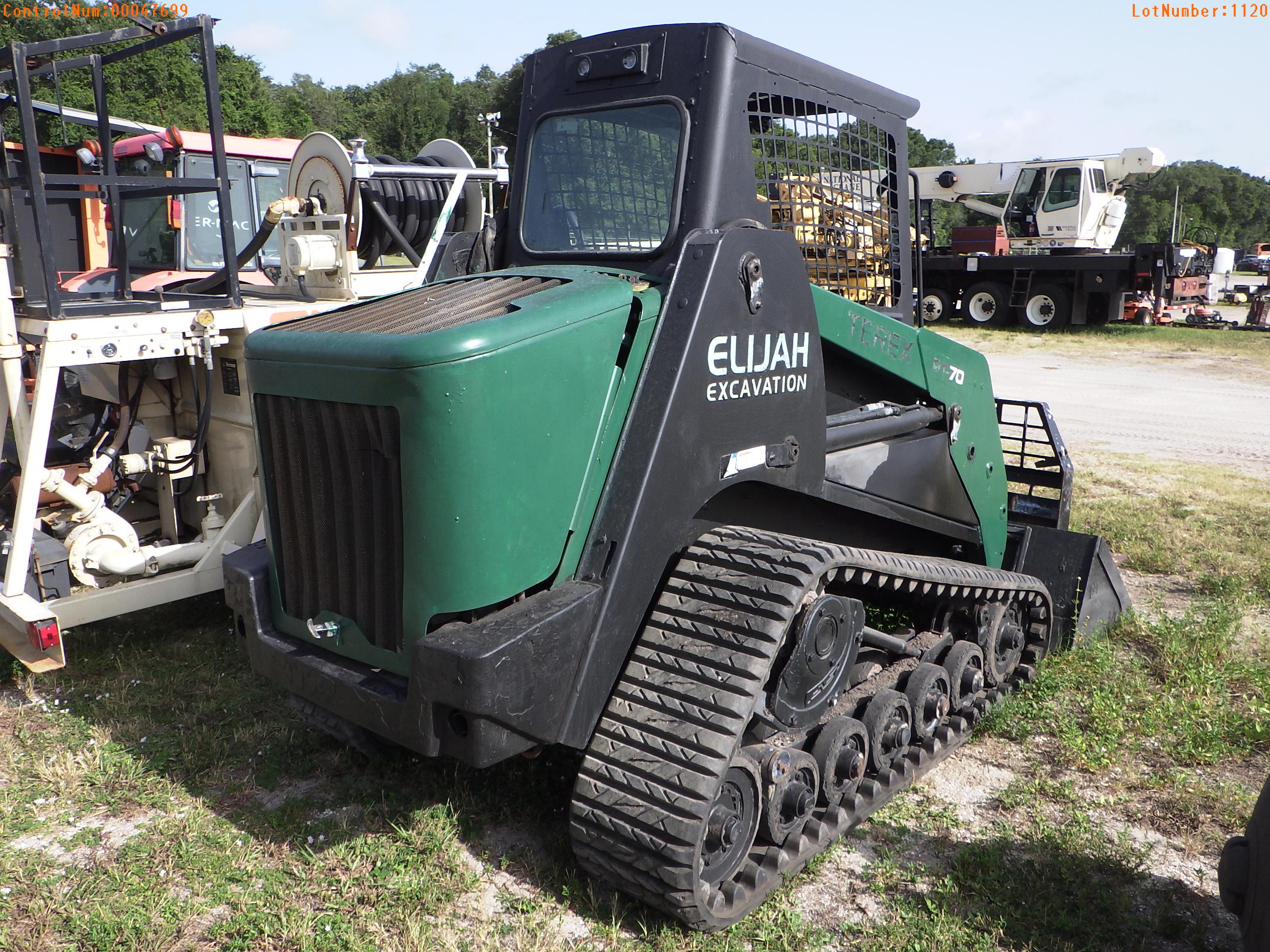 7-01120 (Equip.-Loader- skid steer)  Seller:Private/Dealer TEREX PT-70 TRACK SKI