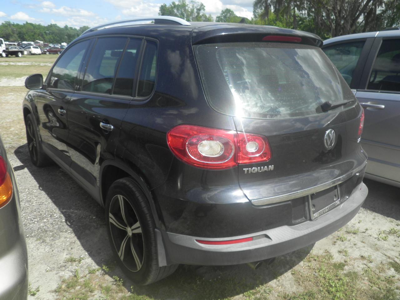 7-07111 (Cars-SUV 4D)  Seller:Private/Dealer 2010 VOLK TIGUAN