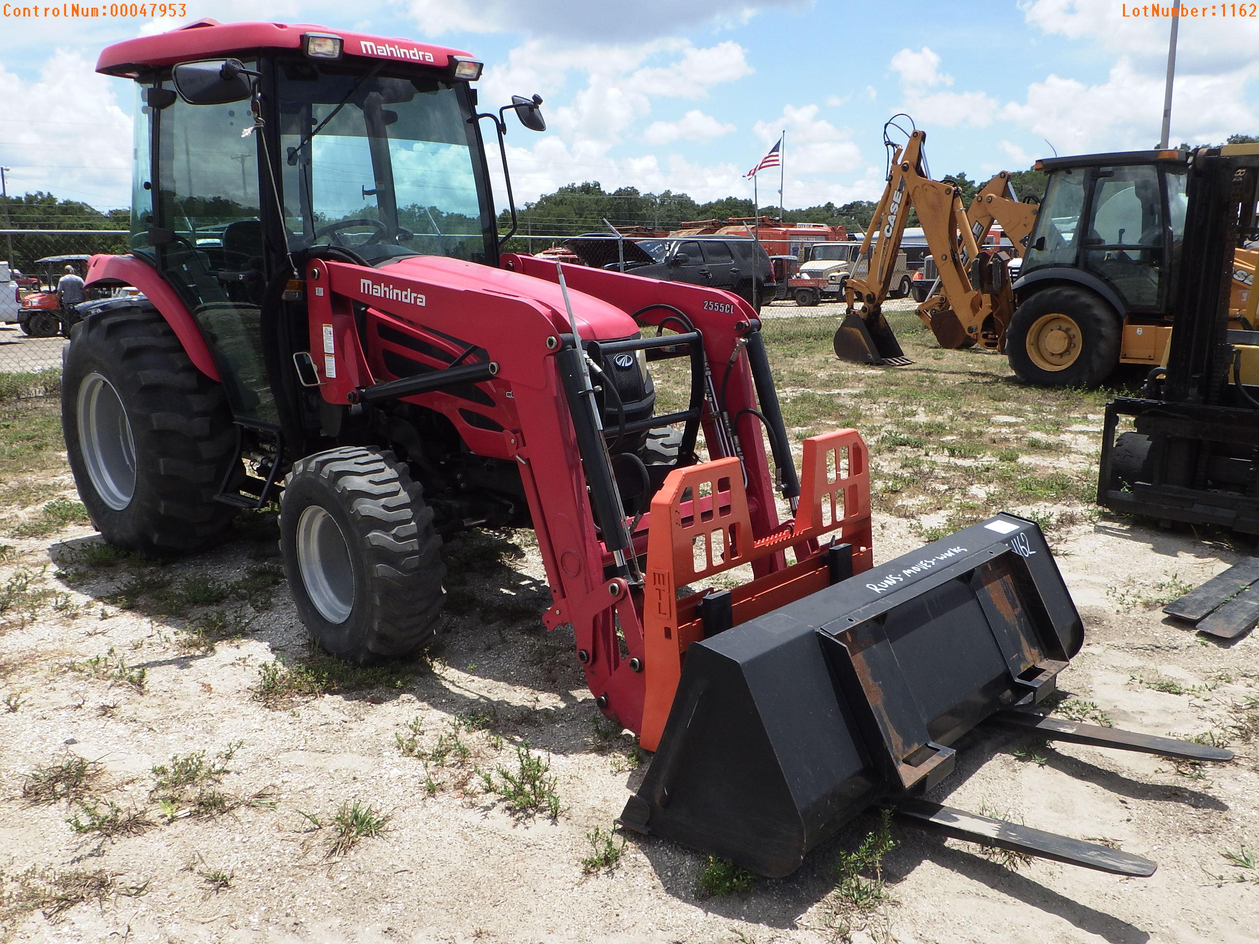 8-01188 (Equip.-Tractor)  Seller:Private/Dealer MAHINDRA 4X4 2555HST ENCLOSED CA