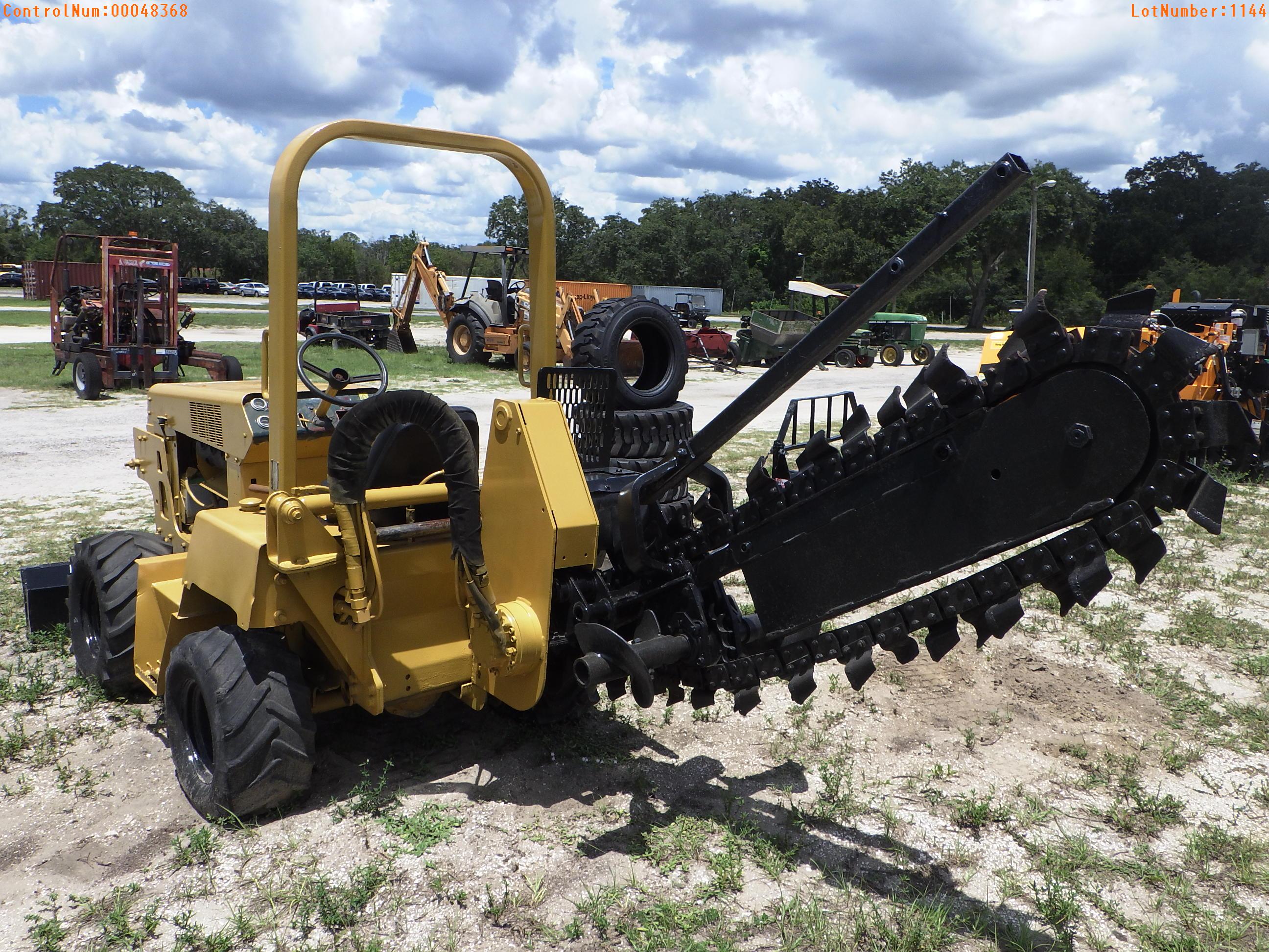 8-01144 (Equip.-Trencher)  Seller:Private/Dealer DITCH WITCH 3700DD TRENCHER WIT