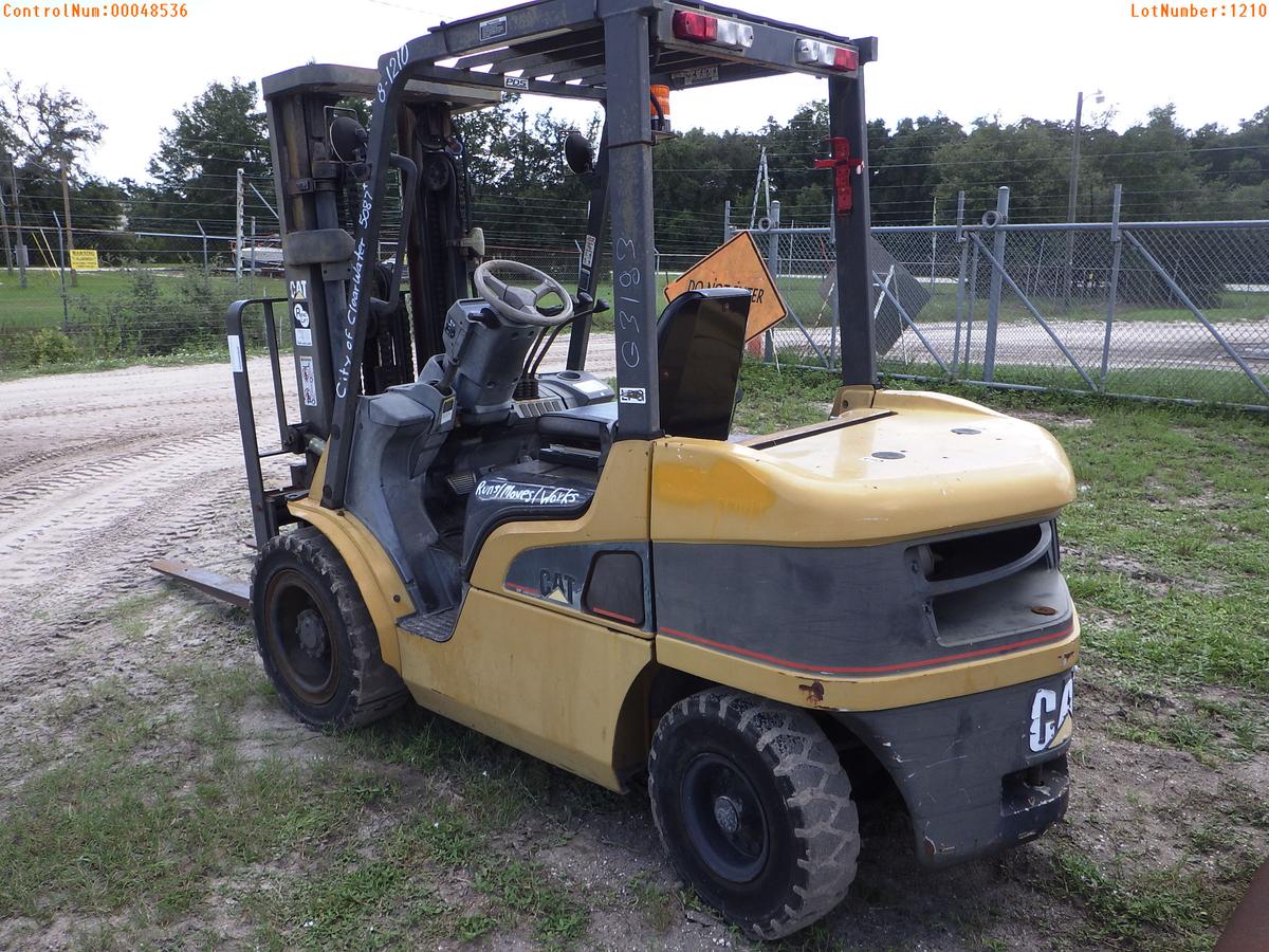 8-01210 (Equip.-Fork lift)  Seller: Gov-City Of Clearwater CAT P6000 5500LB FORK