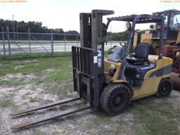 8-01210 (Equip.-Fork lift)  Seller: Gov-City Of Clearwater CAT P6000 5500LB FORK