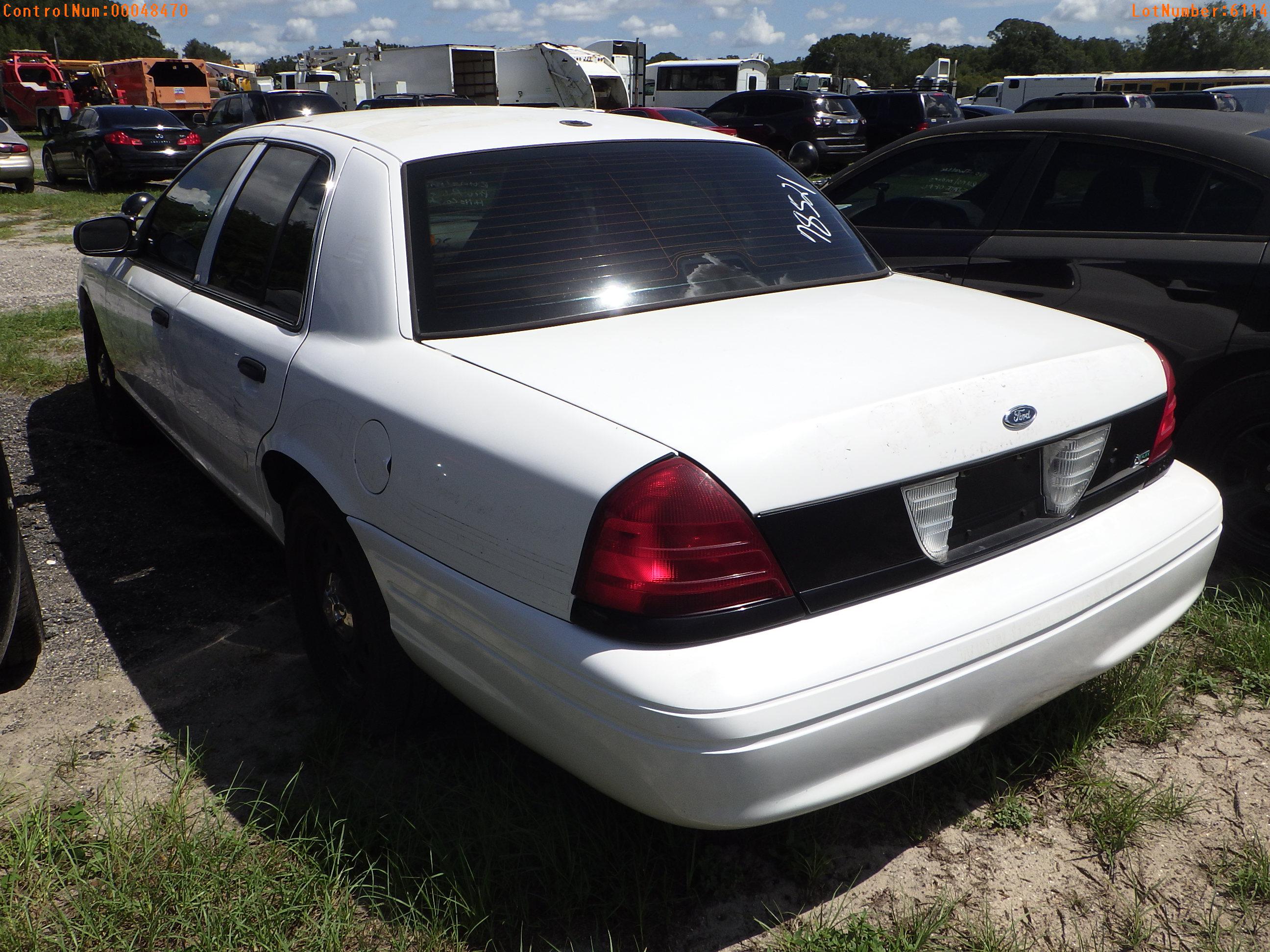 8-06114 (Cars-Sedan 4D)  Seller: Gov-Hillsborough County Sheriff-s 2009 FORD CRO