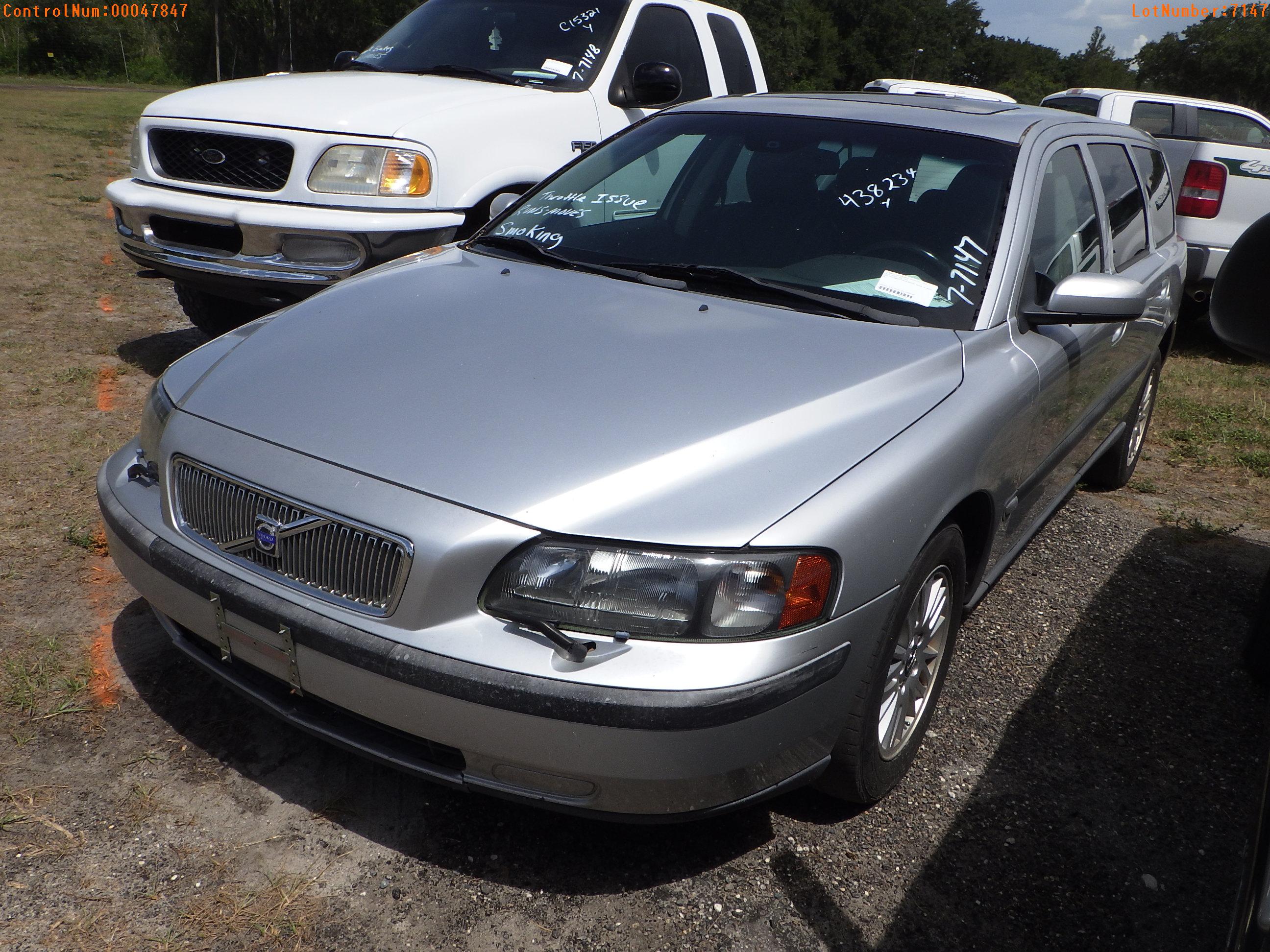 8-07116 (Cars-Wagon 4D)  Seller:Private/Dealer 2004 VOLV V70