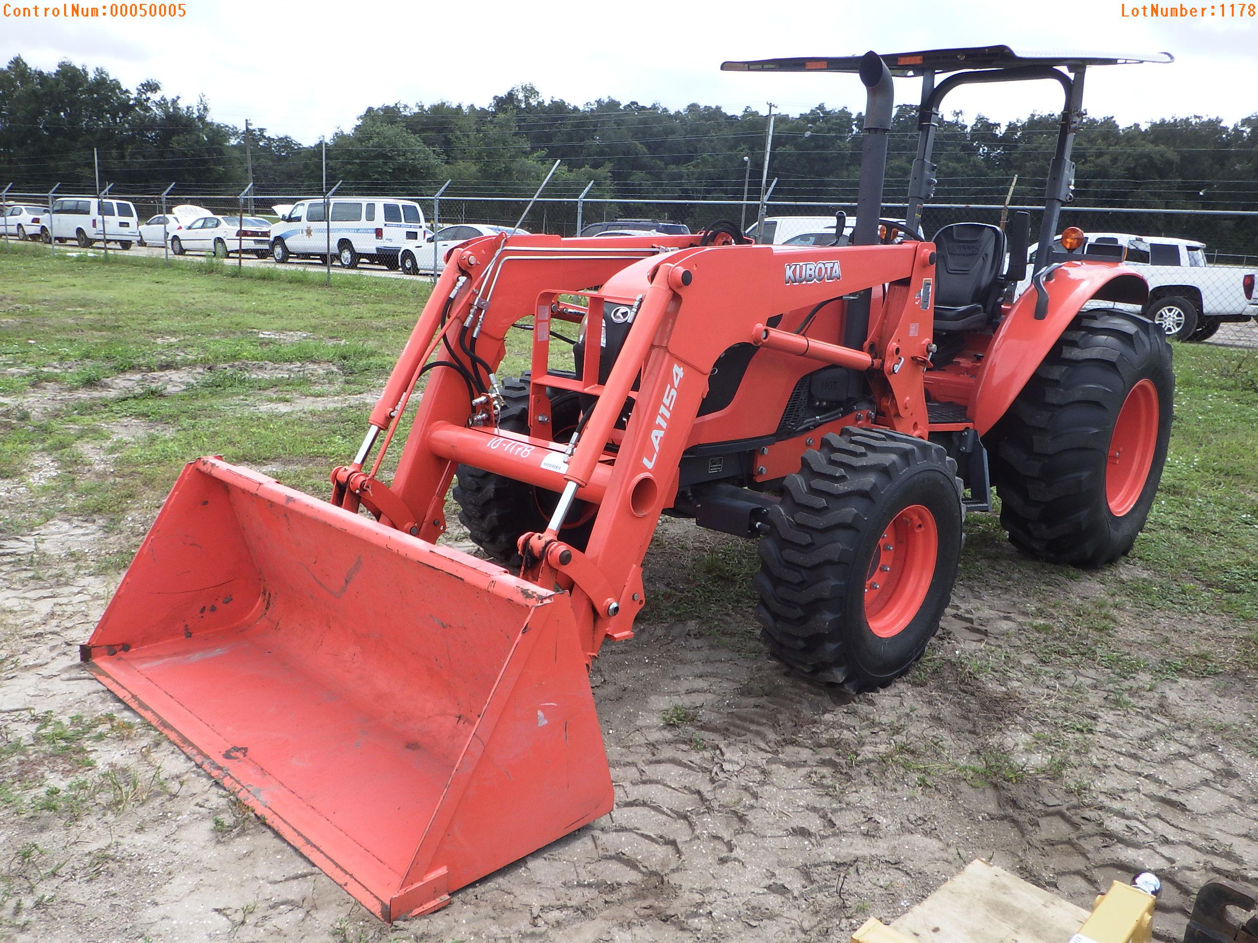 10-01178 (Equip.-Farm)  Seller:Private/Dealer KUBOTA M7060D 4X4 TRACTOR LOADER W