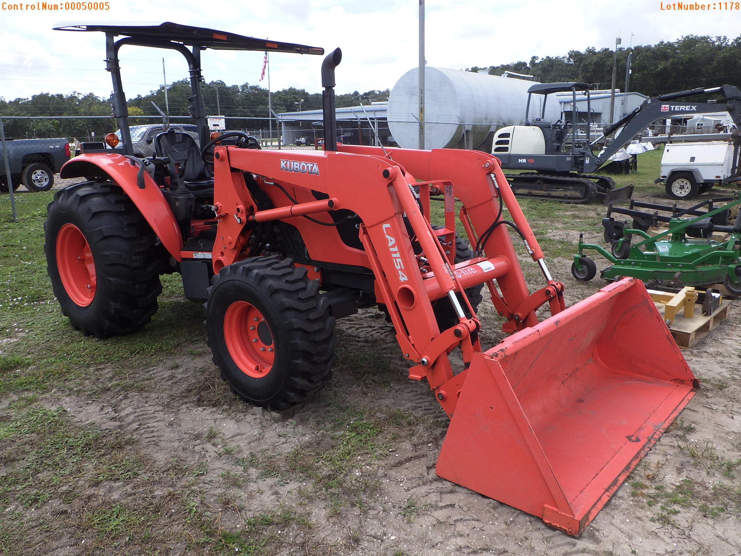 10-01178 (Equip.-Farm)  Seller:Private/Dealer KUBOTA M7060D 4X4 TRACTOR LOADER W