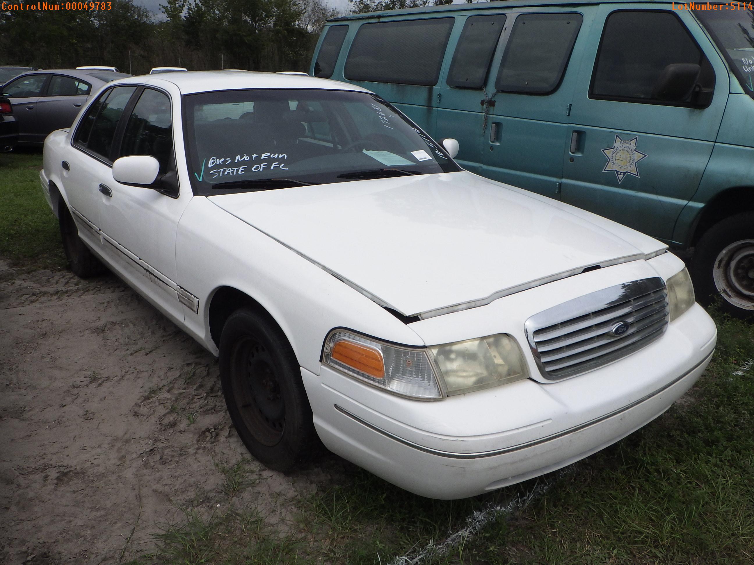 10-05114 (Cars-Sedan 4D)  Seller: Florida State D.J.J. 2001 FORD CROWNVIC