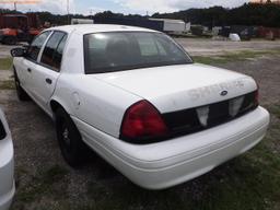 10-05119 (Cars-Sedan 4D)  Seller: Gov-Hillsborough County Sheriff-s 2010 FORD CR