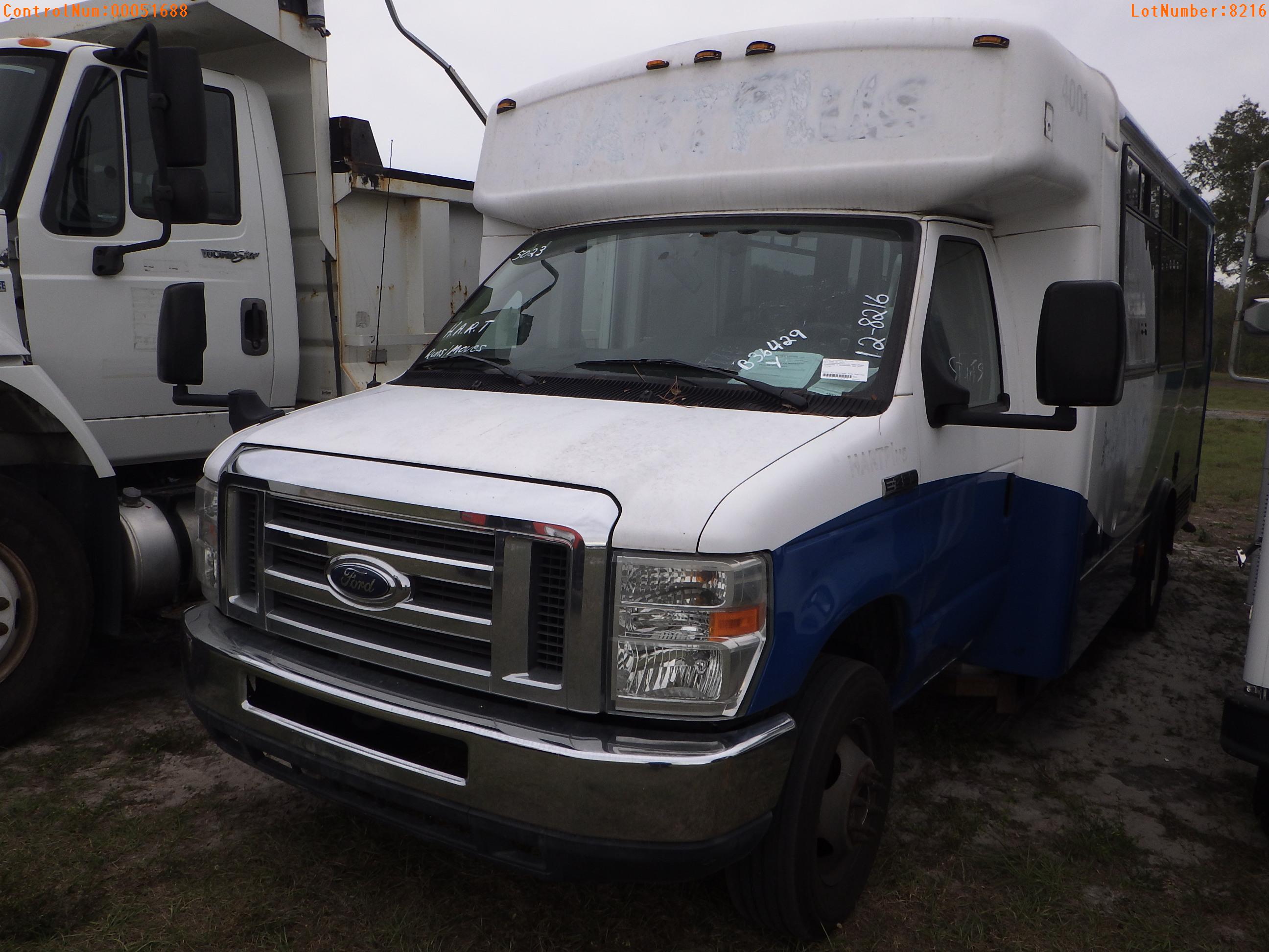 12-08216 (Trucks-Buses)  Seller: Gov-Hillsborough Area Regional 2014 FORD E450