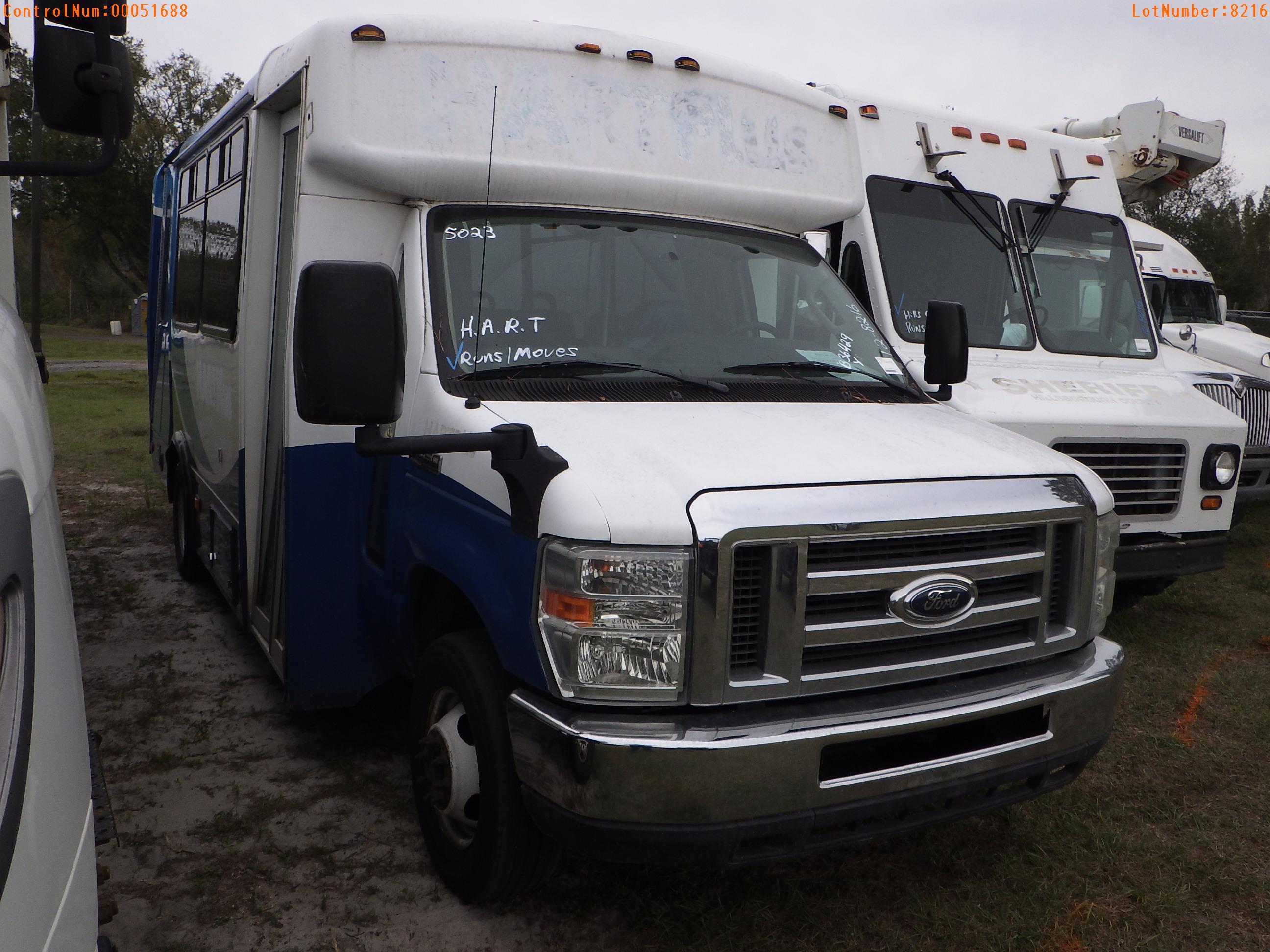 12-08216 (Trucks-Buses)  Seller: Gov-Hillsborough Area Regional 2014 FORD E450