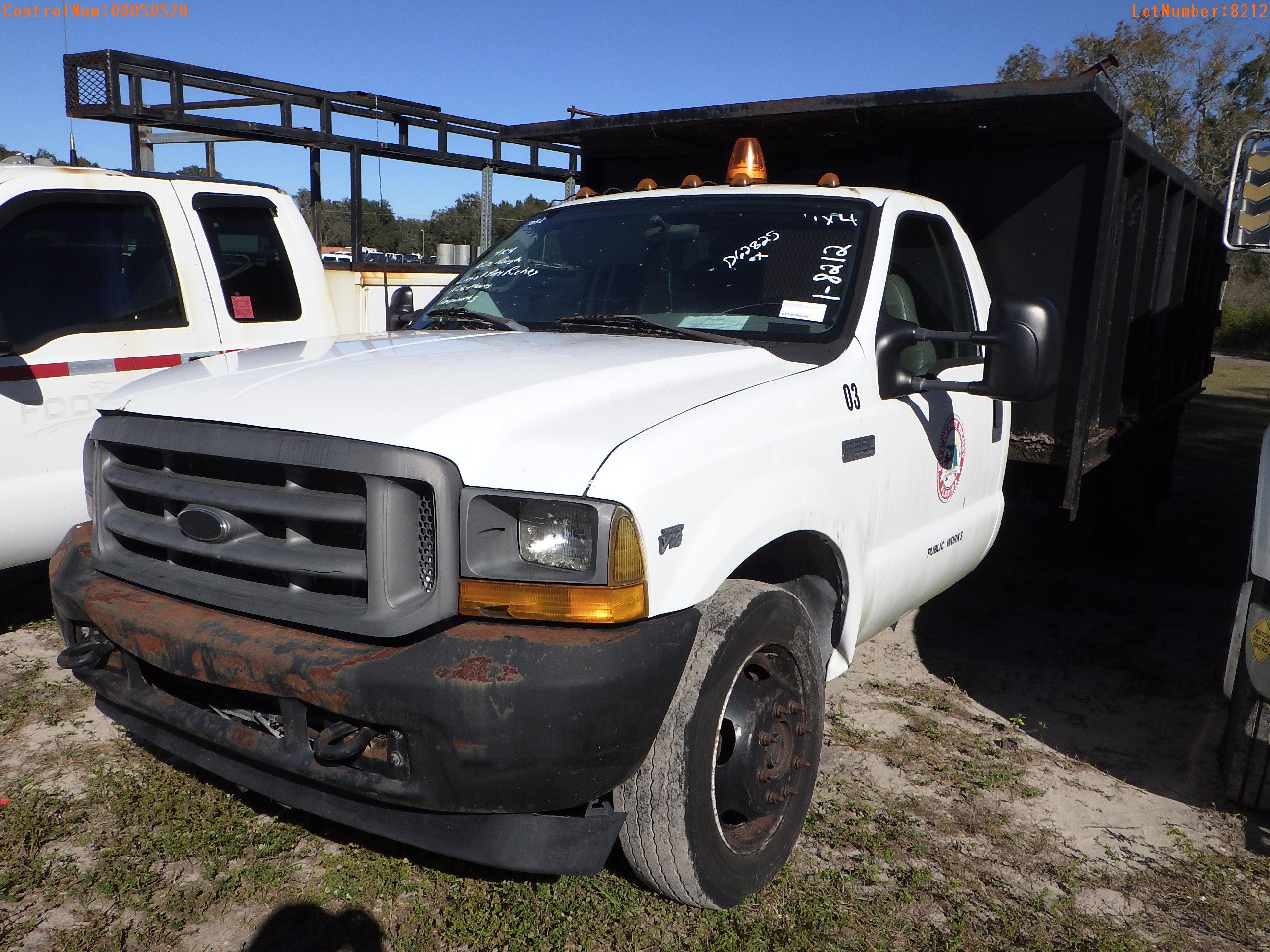 1-08212 (Trucks-Dump)  Seller: Gov-City of Port Richey 2001 FORD F550