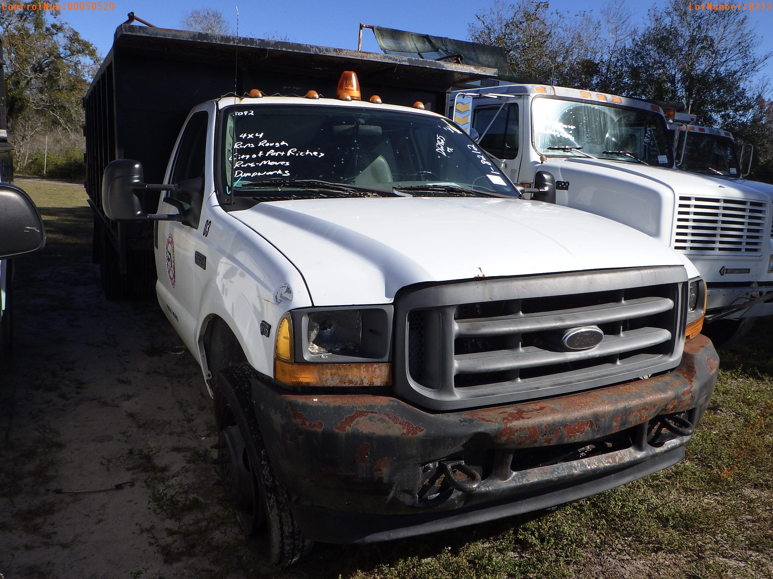 1-08212 (Trucks-Dump)  Seller: Gov-City of Port Richey 2001 FORD F550