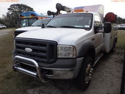 1-08122 (Trucks-Utility 2D)  Seller:Private/Dealer 2006 FORD F550