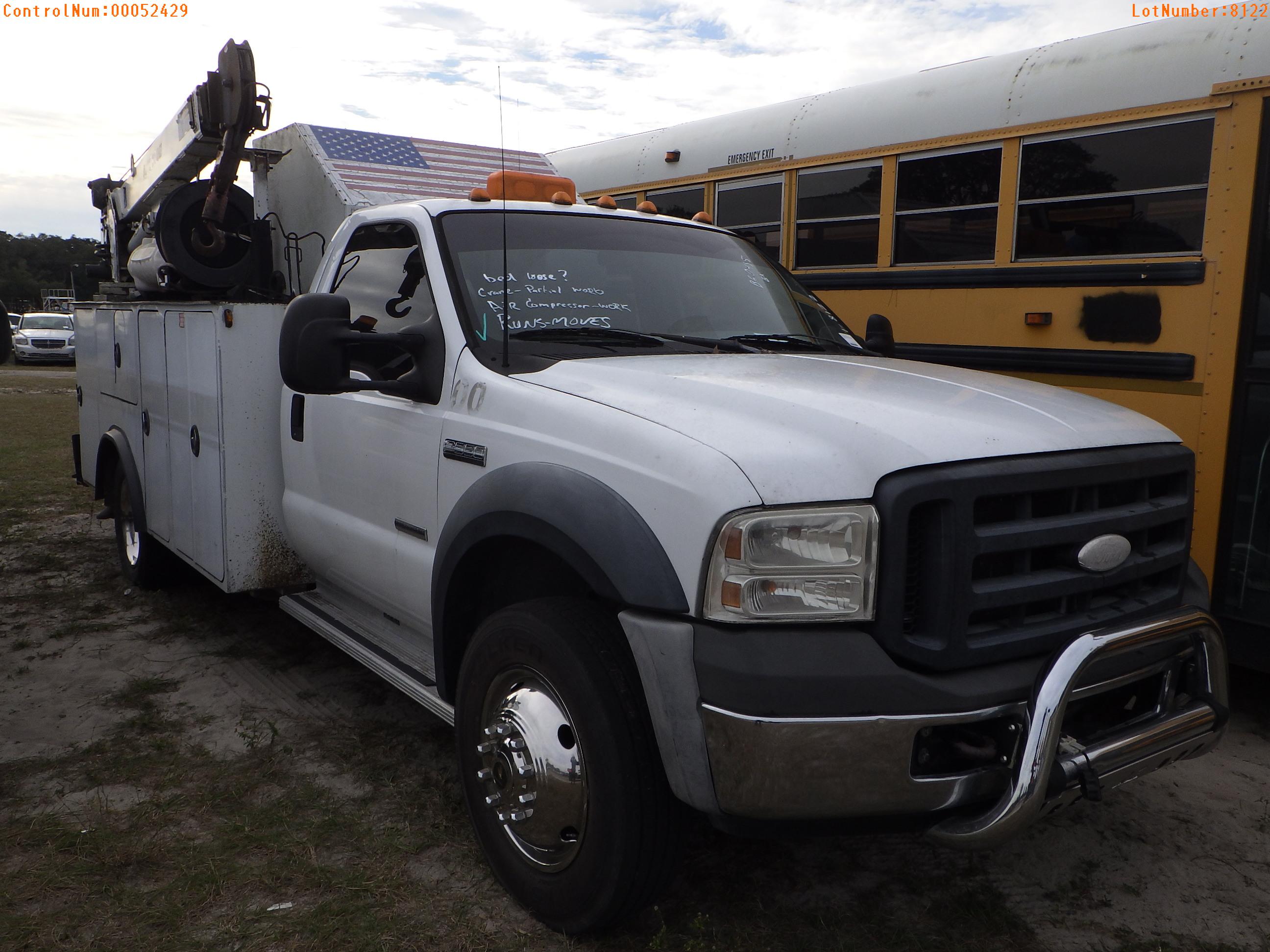 1-08122 (Trucks-Utility 2D)  Seller:Private/Dealer 2006 FORD F550