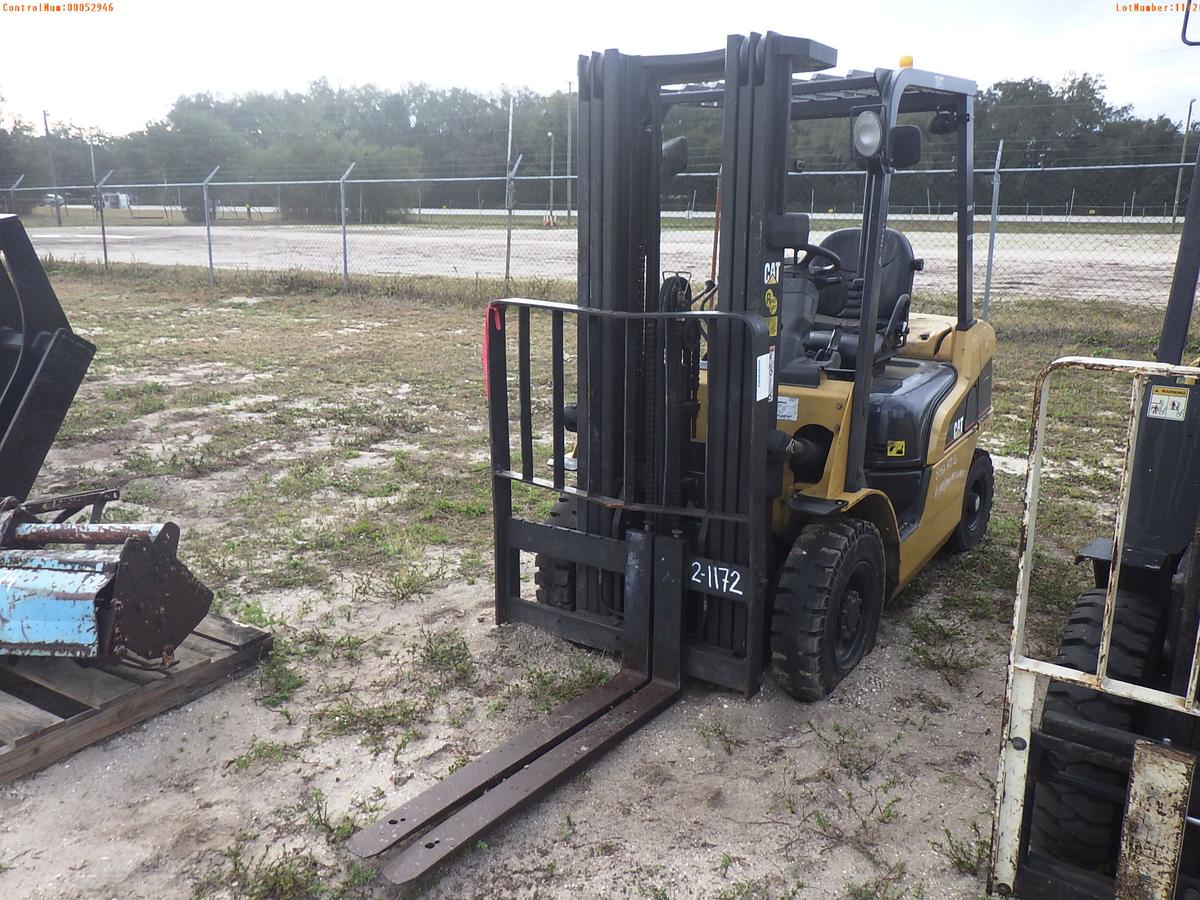 2-01172 (Equip.-Fork lift)  Seller: Gov-Hillsborough County B.O.C.C. CATERPILLAR